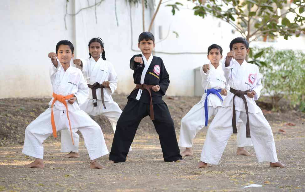 Childrens-Karate-Practise