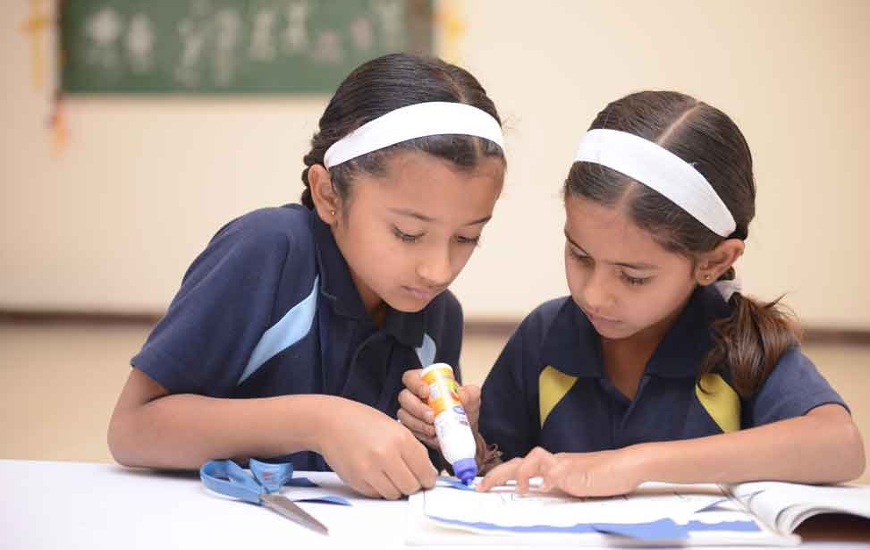 Childrens-Making-Drawing